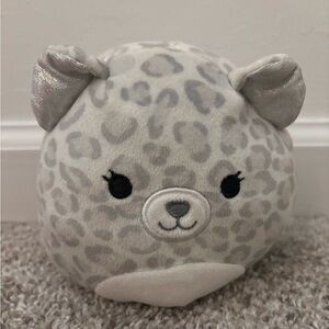 Reversible squishmellows: Dohna and Mischa